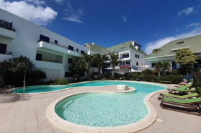 Gorgeous 2-bedroom penthouse with seaview, terrace, pool in Leme Bedje